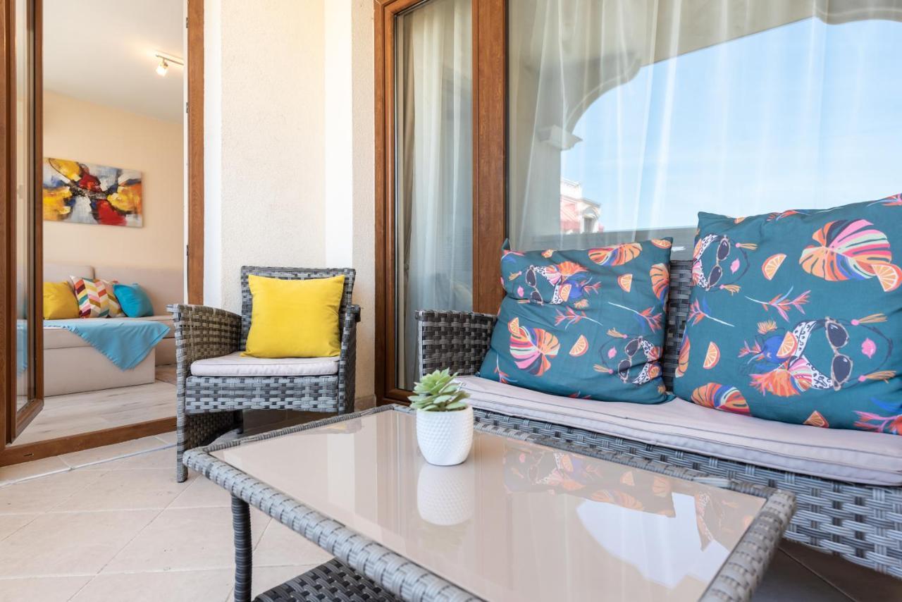 Blue Lagoon Seafront Apartament *