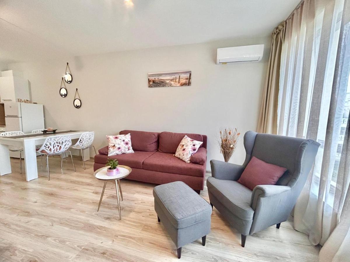 Blue Lagoon Seafront Apartament Varna